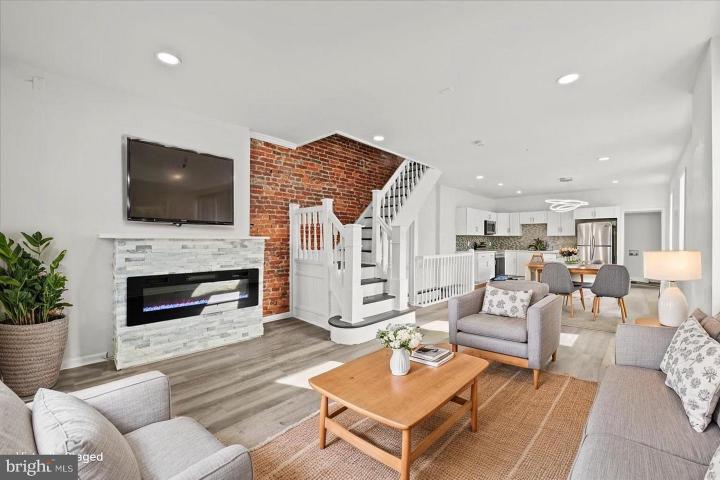 Photo of 121 S Alden Street, Philadelphia PA