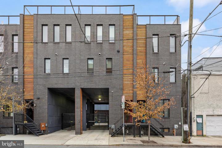 Photo of 412 Moyer Street 2