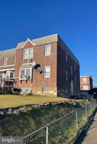 Photo of 2165 Longshore Avenue