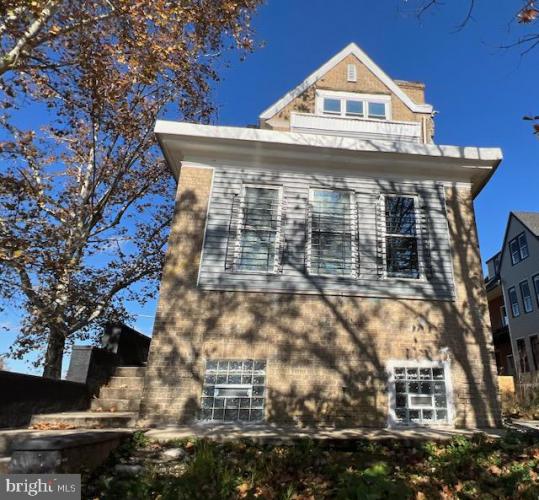 Photo of 1329 W Roosevelt Boulevard