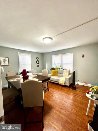 Photo of 1526 Devereaux Avenue