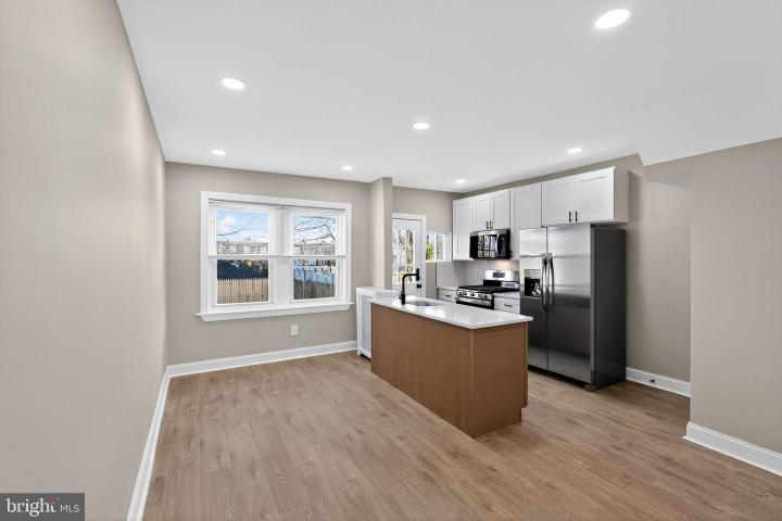 Photo of 6514 Elmwood Avenue