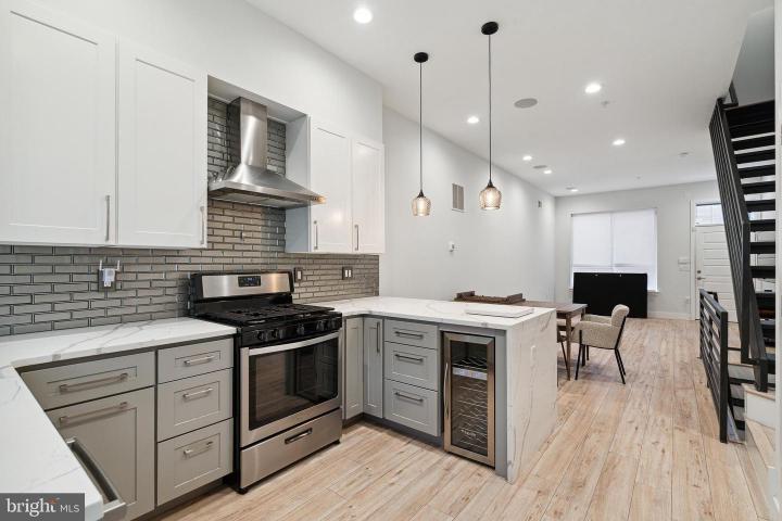 Photo of 1448 N Myrtlewood Street