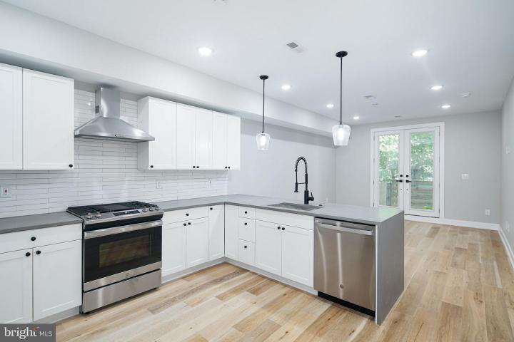 Photo of 2709 W Jefferson Street 1