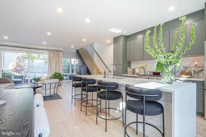 Photo of 1102 E Columbia Lotb1