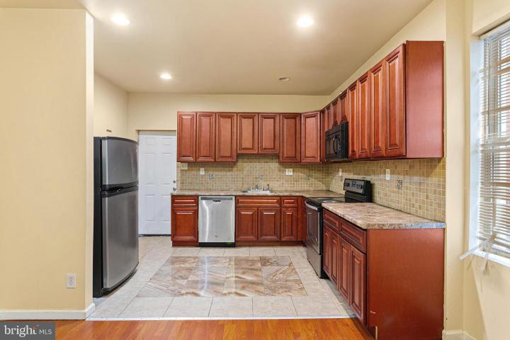 Photo of 5446 Walnut Street, Philadelphia PA