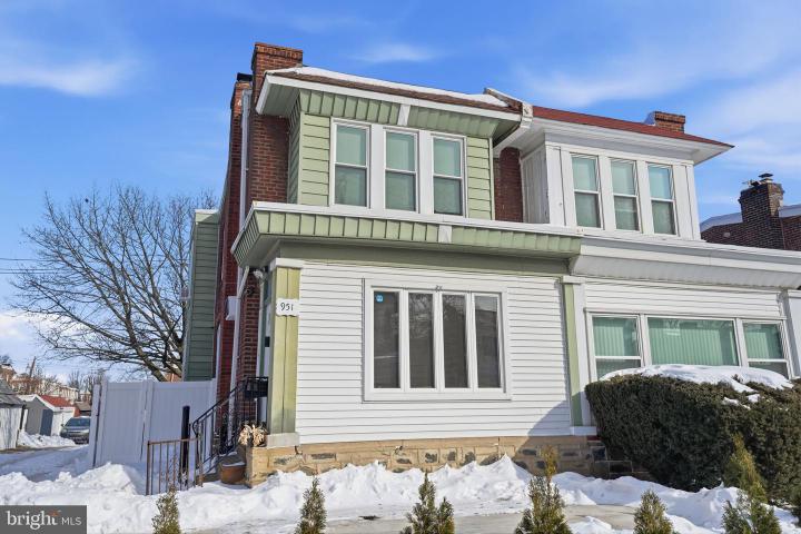 Photo of 951 Wakeling Street