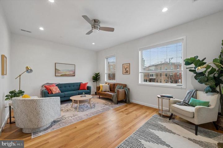 Photo of 2555 Carpenter Street E