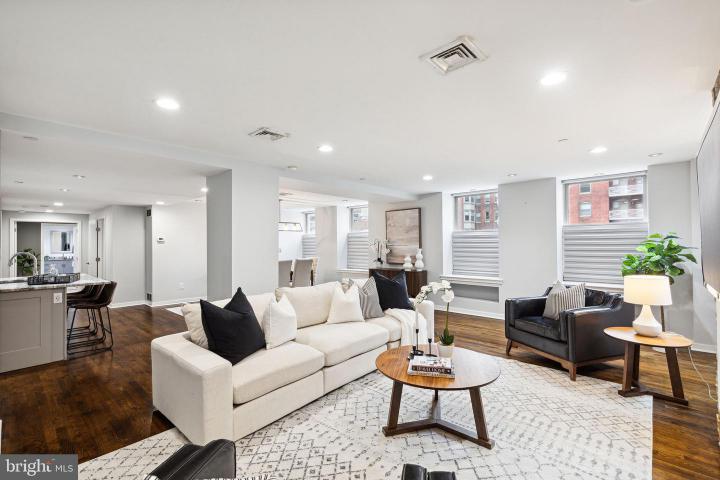 Photo of 1737 Chestnut Street 501