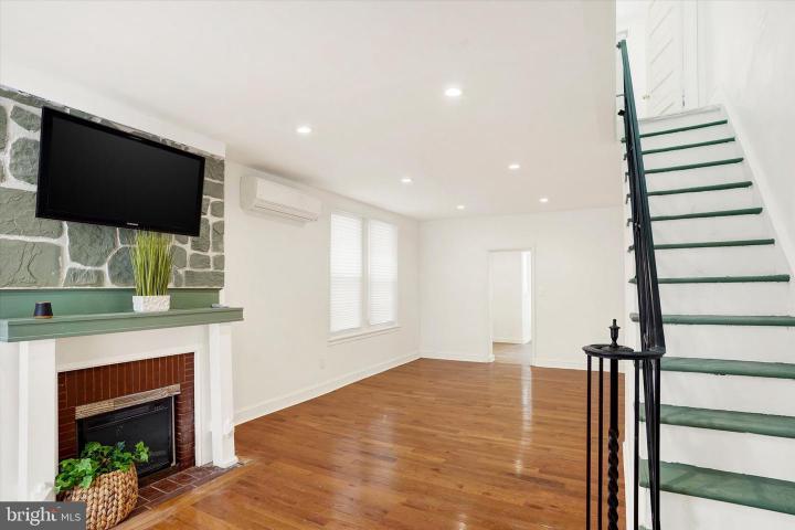 Photo of 317 W Clarkson Avenue, Philadelphia PA