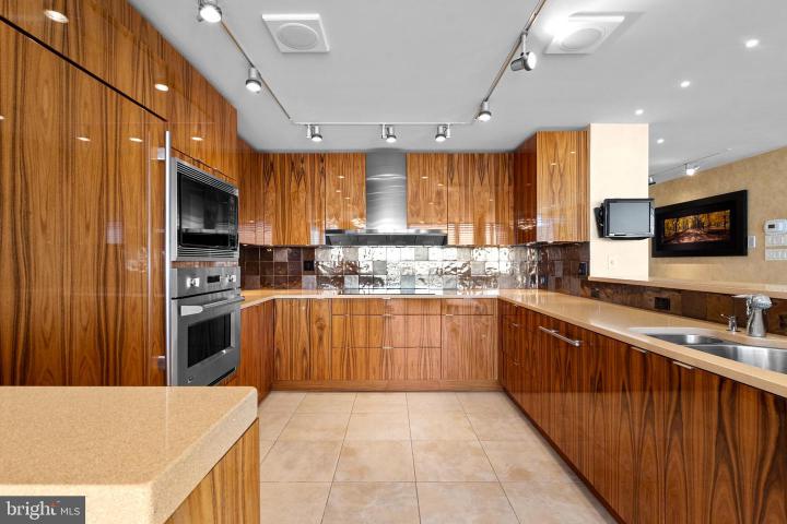 Photo of 233 S 6th Street 2009, Philadelphia PA