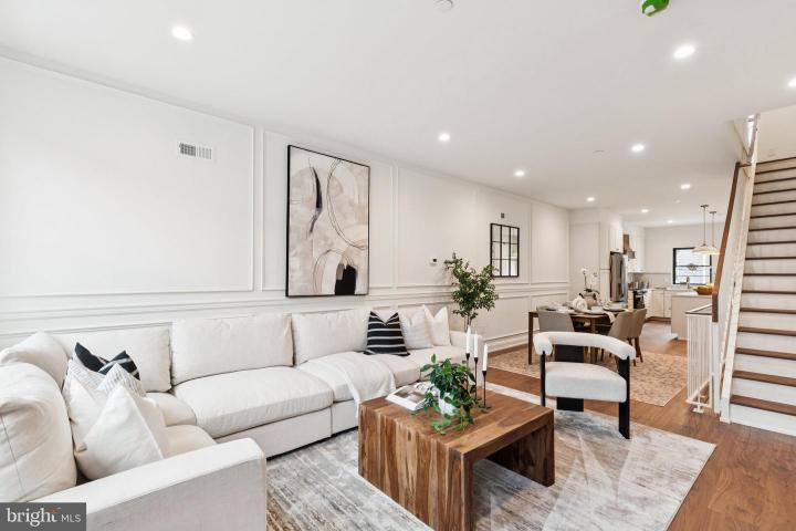 Photo of 2316 Dickinson Street