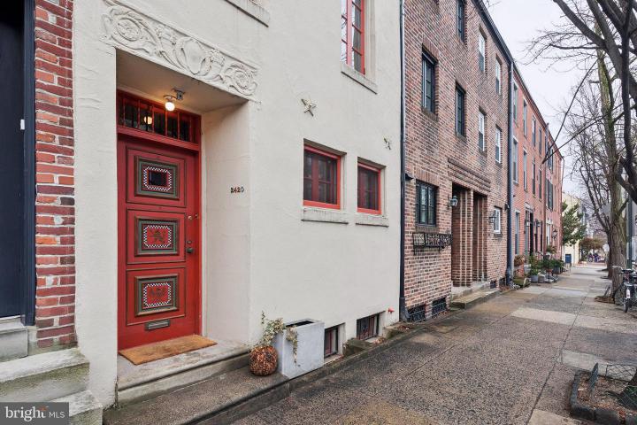 Photo of 2420 Pine Street