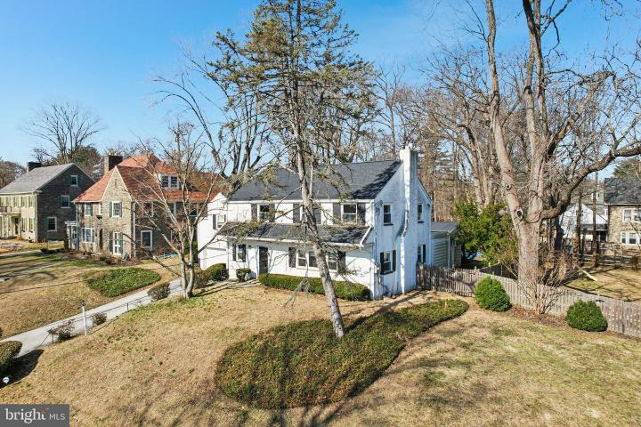 Photo of 605 Arbutus Street
