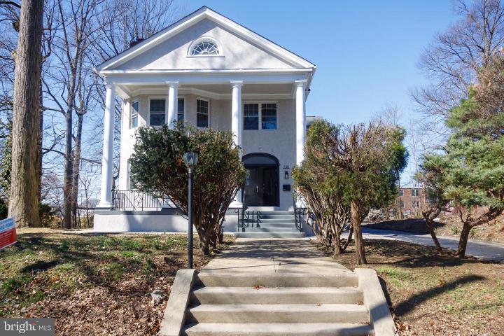 Photo of 730 Kenilworth Avenue