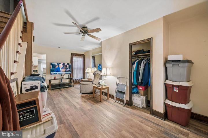 Photo of 2242 E Monmouth Street