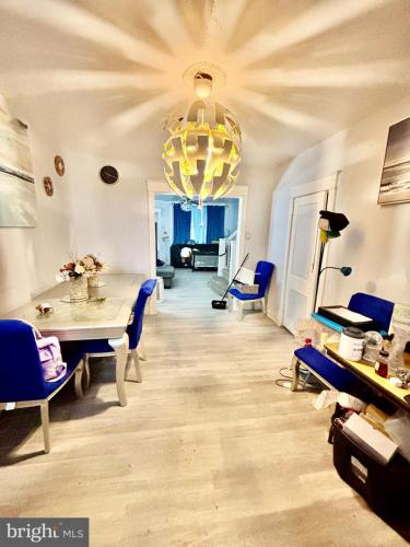 Photo of 5233 N 6th Street