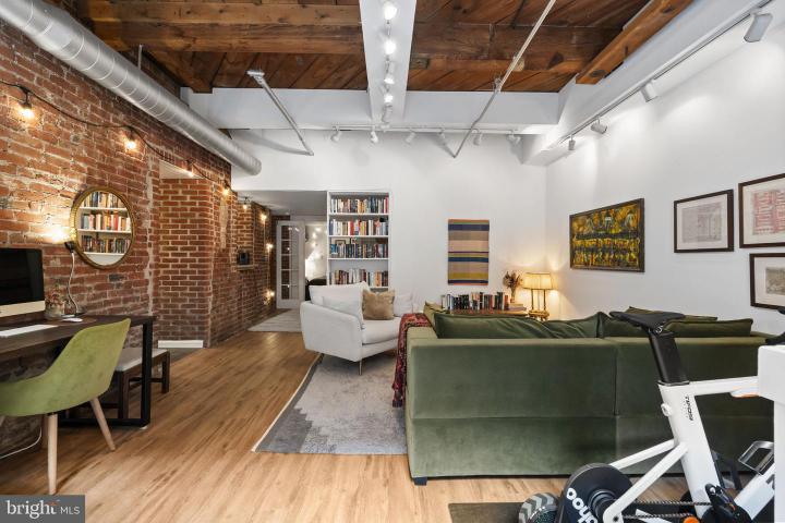 Photo of 301 Race Street C002, Philadelphia PA