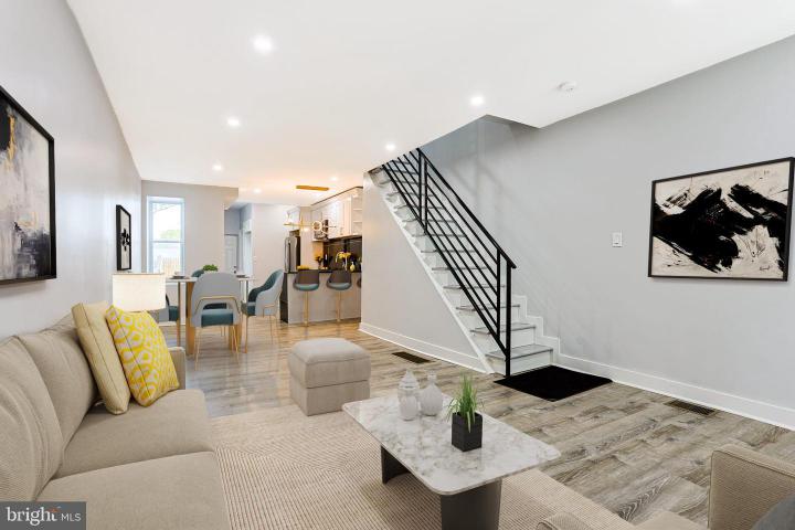 Photo of 2825 E Victoria Street