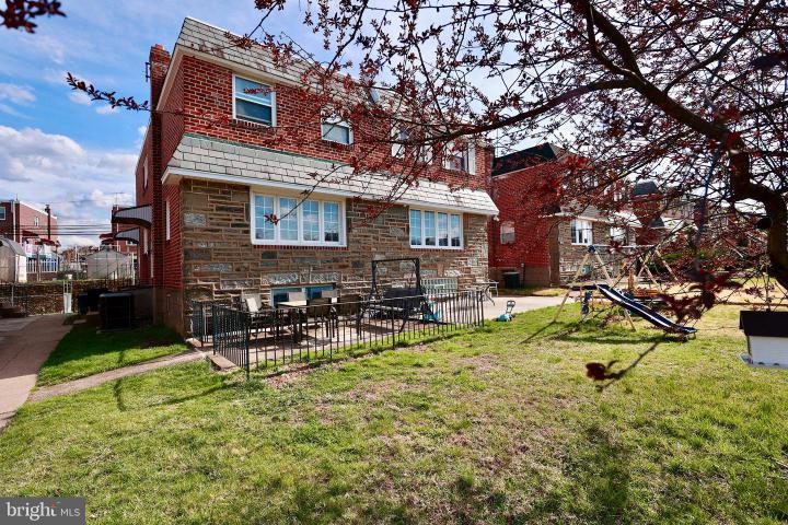 Photo of 7523 Brous Avenue