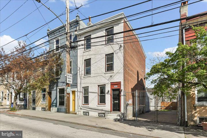 Photo of 3654 Calumet Street