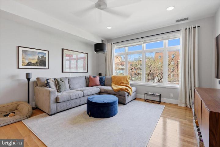 Photo of 112 Market Street 3, Philadelphia PA