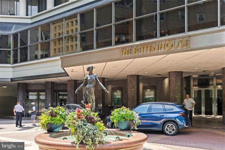 Photo of 202 W Rittenhouse Square 1808
