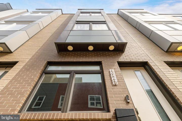 Photo of 2147 Cross Street