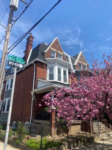 Photo of 4843 Walton Avenue
