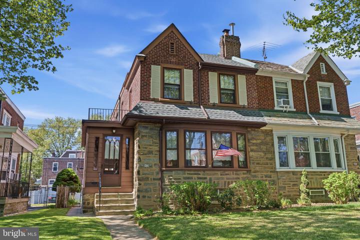 Photo of 724 Longshore Avenue