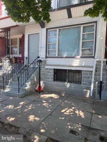 Photo of 6127 Irving Street