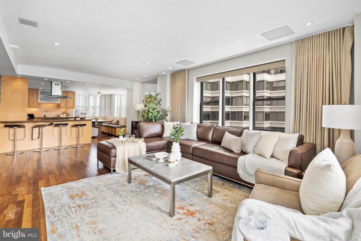 Photo of 220 W Rittenhouse Square 18a