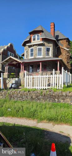 Photo of 836 N 63rd Street, Philadelphia PA