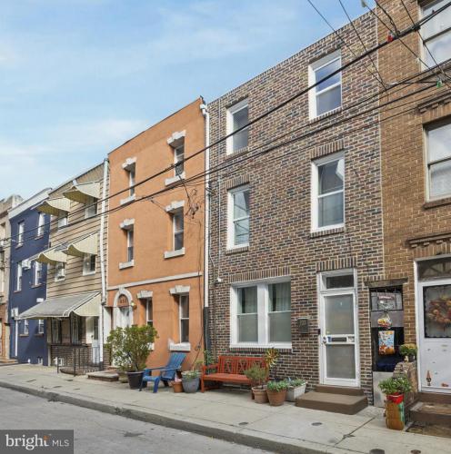 Photo of 933 League Street, Philadelphia PA
