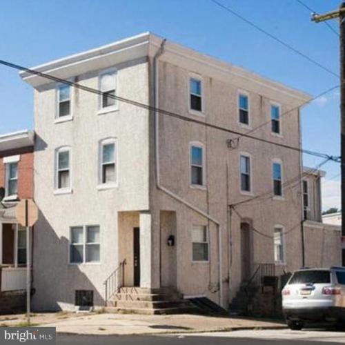 Photo of 438 Leverington Avenue