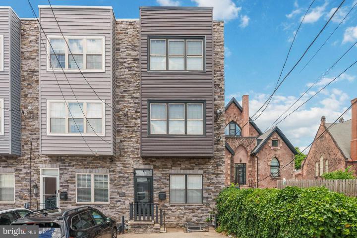 Photo of 134 Dupont Street