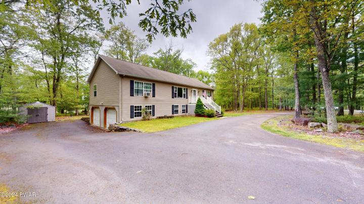 Photo of 100 Blue Spruce Court, Milford PA