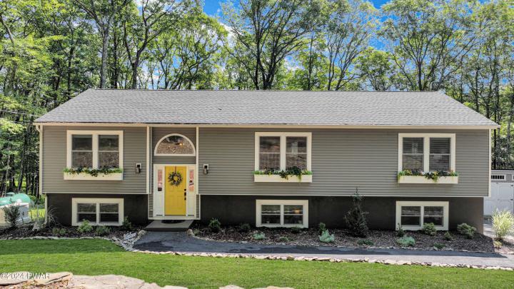 Photo of 150 Pitch Pine Drive, Milford PA