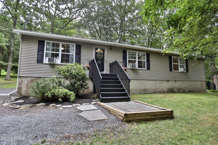 Photo of 105 Hummingbird Court, Milford PA