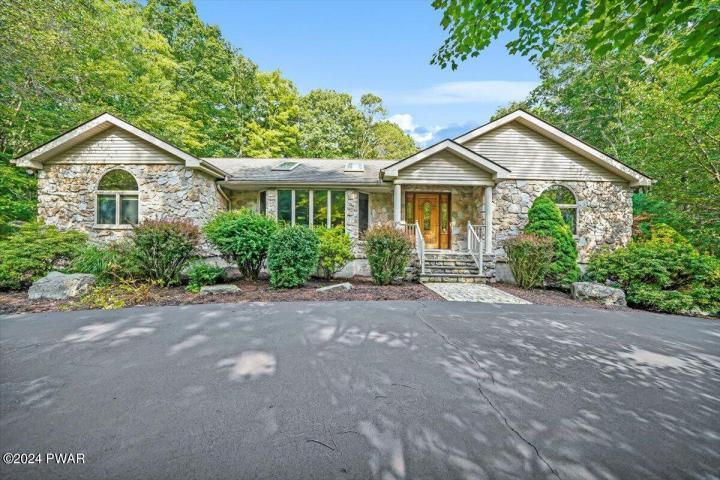 Photo of 305 Maple Ridge Drive, Lackawaxen PA