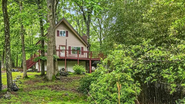 Photo of 122 Westfall Drive, Dingmans Ferry PA