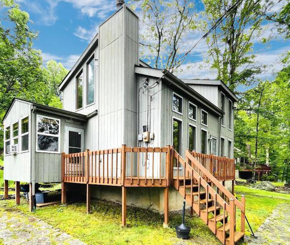 Photo of 183 Radcliff Road, Bushkill PA
