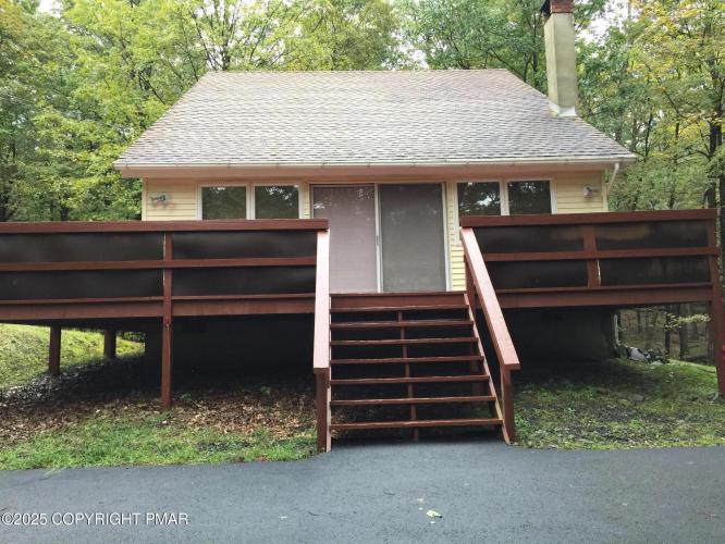 Photo of 326 Otter Court, Bushkill PA