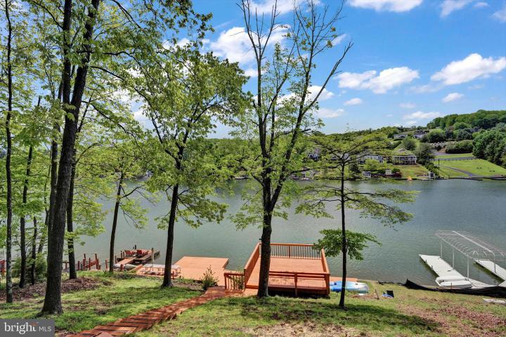 Photo of 1494 Wynonah Drive, Auburn PA