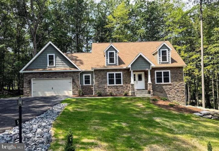 Photo of 5 Tioga Drive, Hazleton PA