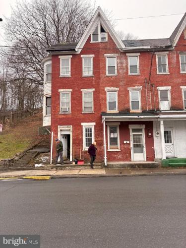 Photo of 700 w walnut street, ashland