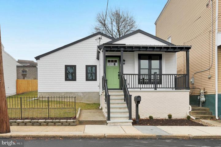 Photo of 1308 Mount Hope Avenue