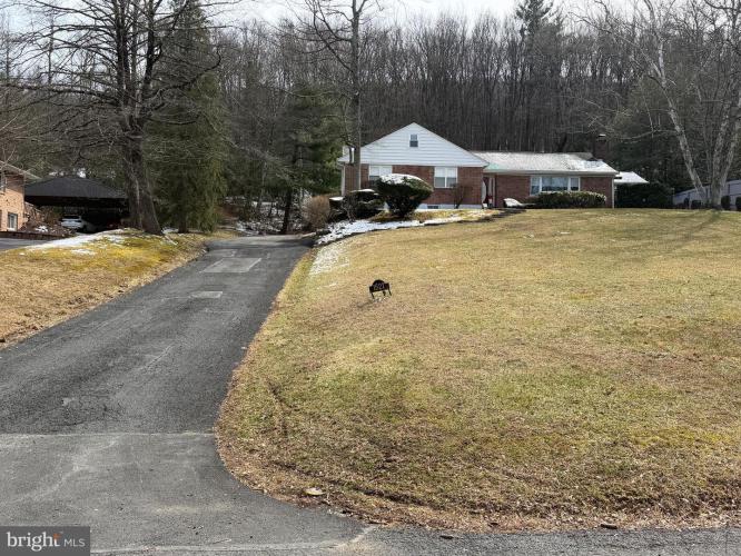 Photo of 1527 oak road, pottsville