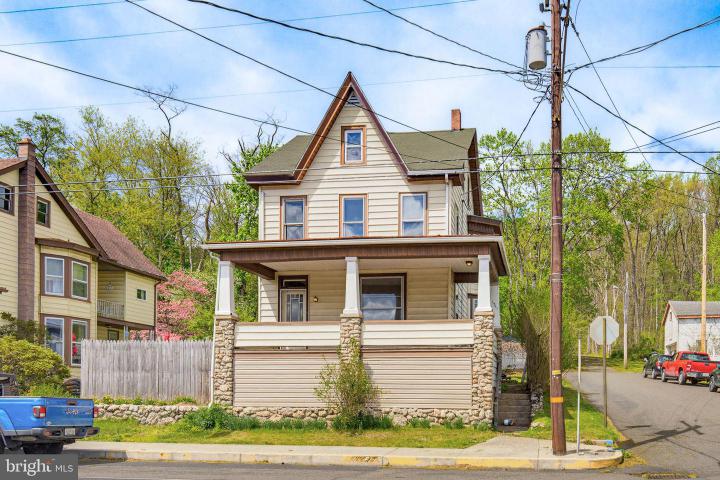 Photo of 1947 E Grand Avenue