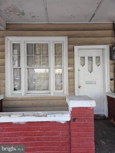 Photo of 1122 E Centre Street
